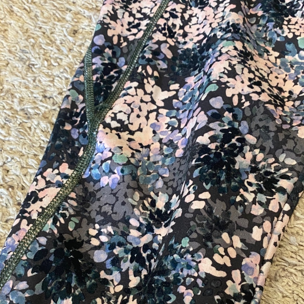Floral Patterned Leggings - Picture 2 of 4